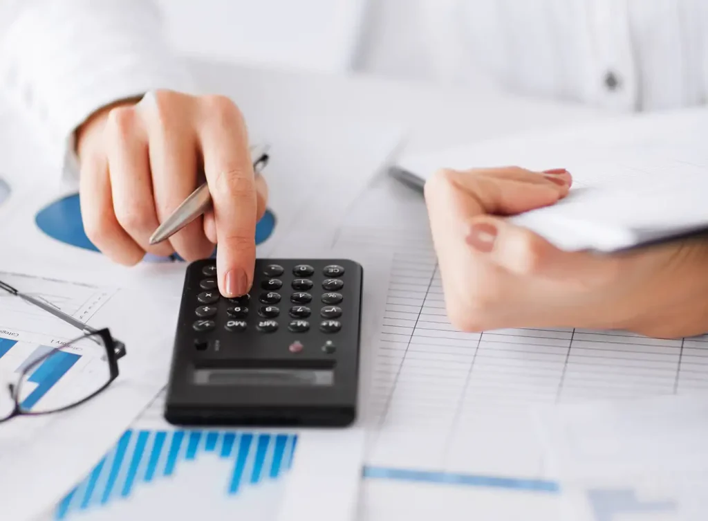 Woman accountant performing bookkeeping services - Lakeland, FL